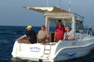 Embarcación "Mi Pepi" con su equipo de pesca durante el campeonato