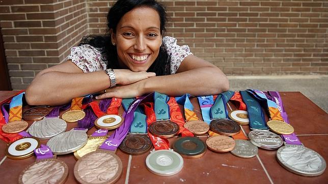 Teresa Perales junto a sus medallas - Foto Reuters