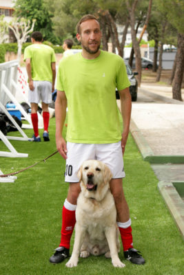 Antonio Martín junto a su perro guía Waldo